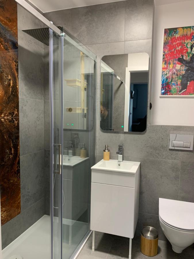 Metro Trocka Apartment Warsaw Luaran gambar